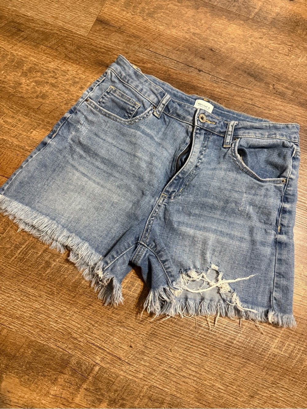 Casual Mid-Rise Light Blue Denim Jean Shorts with Frayed Hem